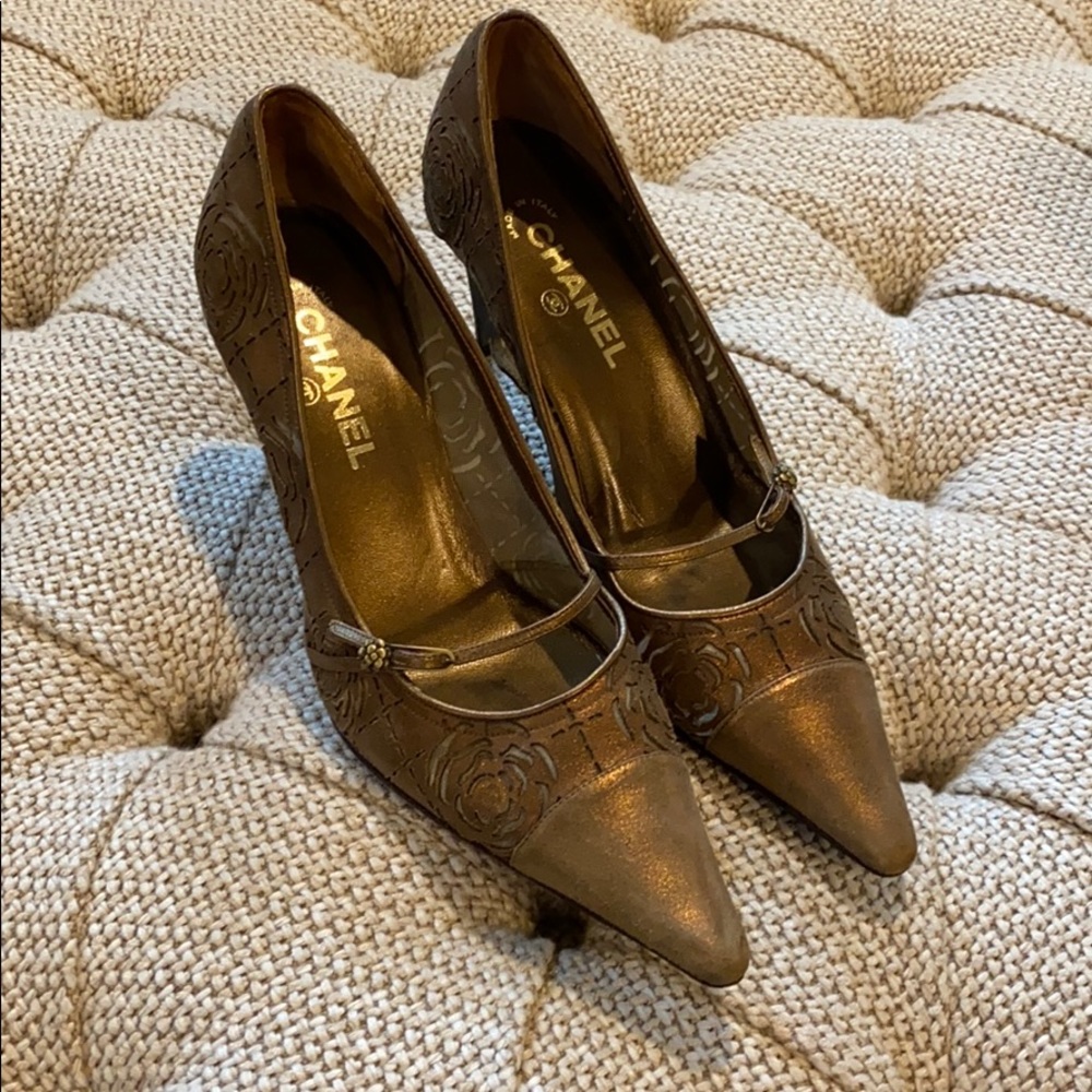 Chanel Bronze Laser Cut Roses Leather Pumps 39.5